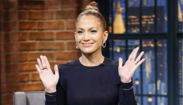 Borítókép: Kapaszkodj meg! Kiss Ramóna ruháját még Jennifer Lopez is megirigyelné