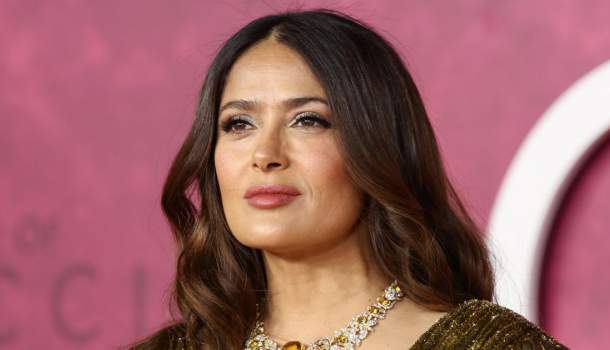 Borítókép: Salma Hayek nem bízta a véletlenre! Szó szerint ragyogott A Gucci-ház premierjén