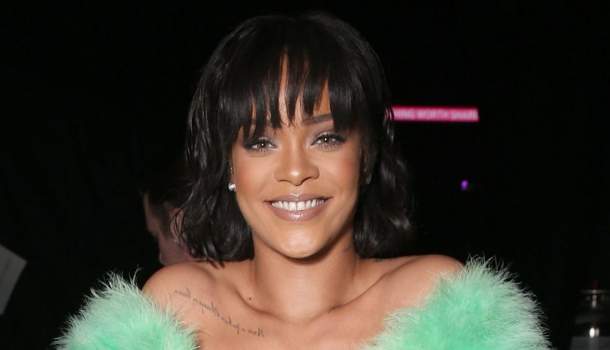 Borítókép: Csak ámulunk a bombázó legújabb fotóin: Rihanna Grincsnek öltözött 