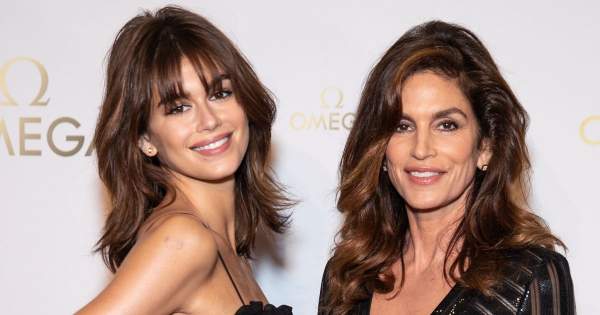 Borítókép: A párizsi divathéten bármi megtörténhet: Cindy Crawford és lánya hosszú évek után ismét közösen tündököltek a kifutón