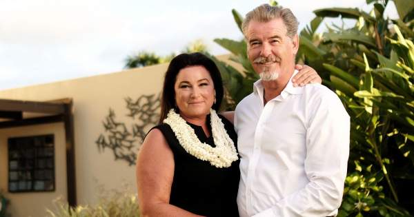 Borítókép: "Keely a világ leggyönyörűbb nője" - Pierce Brosnan újra és újra megvédi feleségét a netes trolloktól