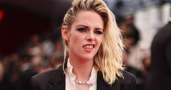 Borítókép: A stylistja kotyogta ki: A történet Kristen Stewart megosztó vörös szőnyeges ruhája mögött 