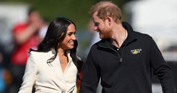 Borítókép: Ritka pillanatok egyike: Meghan Markle és Harry szerelmes csókjától elolvadt az internet - VIDEÓ