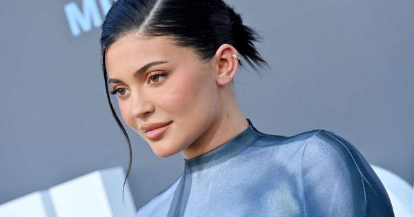 Borítókép: Kylie Jenner az év legmeghökkentőbb bikinijében pózol, nagyon megosztva a netezőket