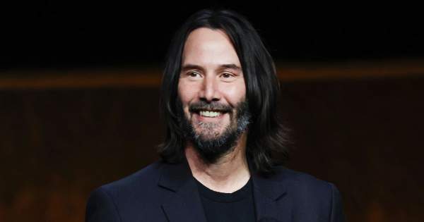 Borítókép: Előtte-utána: Így változott a most 62 éves Keanu Reeves stílusa az évek során, miközben ő egy percet sem öregedett