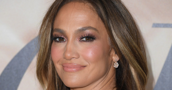 Borítókép: Ben Affleck egy mázlisa! Jennifer Lopez csipke melltartóban mutatta meg tökéletes idomait a róla készült friss fotókon
