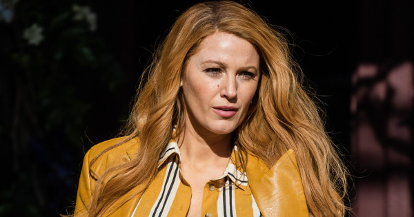 Borítókép: Kopizd le a stílusát! Blake Lively a csizmák legszexisebb változatát viselte, ez tényleg egy kihagyhatatlan darab az őszre