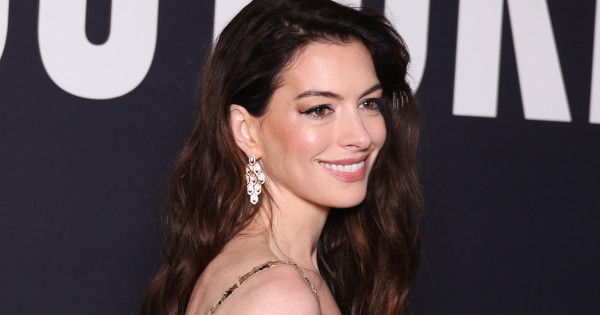 Borítókép: Az emberek állítják, Anne Hathaway tényleg visszafelé öregszik, miután látták ezt az új fotó róla - szerinted igazuk van?