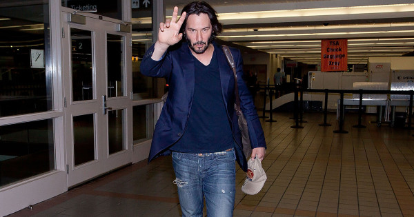 Borítókép: 11 eset, ami bizonyítja, Keanu Reeves a legszerényebb és legközvetlenebb sztár a világon 