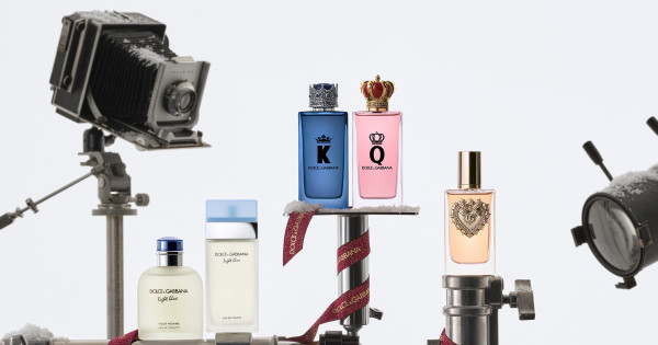 Borítókép: CSAPÓ! Teljes az ünnepi dísz, a kamera forog. Lesd meg mivel készült a Dolce&Gabbana Beauty a karácsonyi időszakra!