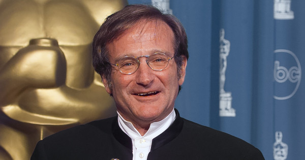 Borítókép: Robin Williams legjobb pillanatai, amikkel az egész világot megnevettette - íme a 10 legviccesebb film tőle, amit mindenkinek látnia kell egyszer