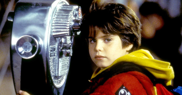 Borítókép: Emlékszel még A szerelem hullámhosszán Jonah-jára? Így néz ki 32 évvel a film után - FOTÓK