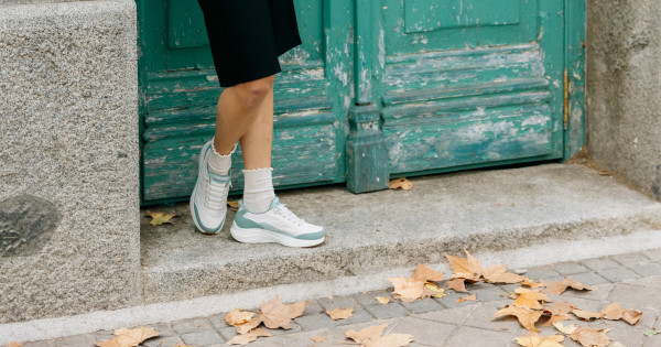 Borítókép: Skechers Slip-ins: Contour Foam – Cozy Fit: kényelem a sűrű hétköznapokra