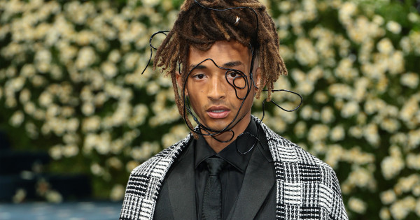 Borítókép: Jaden Smith új Louboutin cipői nagy vitát indítottak: egyesek szerint zseniális, mások szerint vállalhatatlan darab