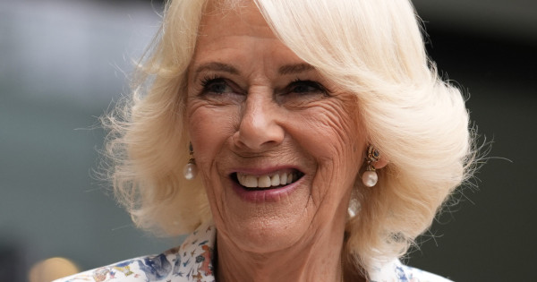 Borítókép: Kamilla királyné nyaklánca titkos üzenetet rejtett Wimbledonban: az unokáinak szólt a megható részlet - FOTÓ