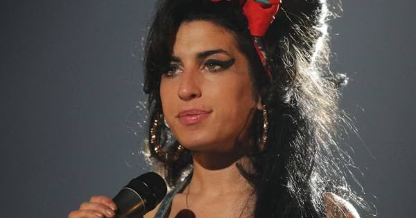Borítókép: 15 éve ment el Amy Winehouse: 10 idézet az utánozhatatlan énekesnőtől, ami ma is ugyanúgy szíven üt