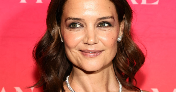 Borítókép: Katie Holmes új párja mellett ragyogott: Jason Bard Yarmoskyval romantikázott New Yorkban - FOTÓ