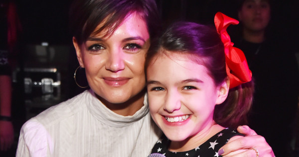 Borítókép: Így reagált Katie Holmes arra, hogy Suri elhagyta Tom Cruise nevét