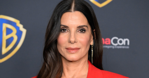 Borítókép: Ritka családi fotókat mutatott Sandra Bullock: húga megszólalásig hasonlít rá