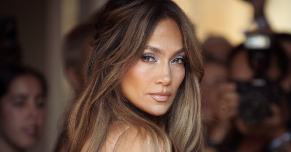 Borítókép: J.Lo bebizonyította: a legdögösebb szett lehet a legkényelmesebb is - 10 ezerért mutatunk hasonlót!