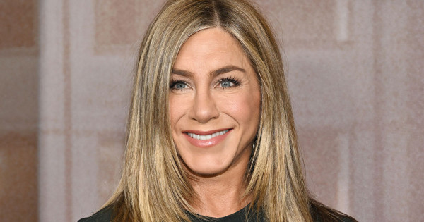 Borítókép: Jennifer Aniston bemutatja: ez a fehér ruha a nyár legjobb befektetése