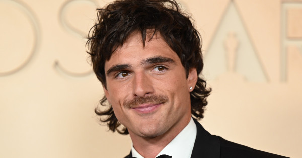 Borítókép: Jacob Elordi lehet Scarlett Johansson új partnere: Hollywood egyik legizgalmasabb rendezője szemelte ki