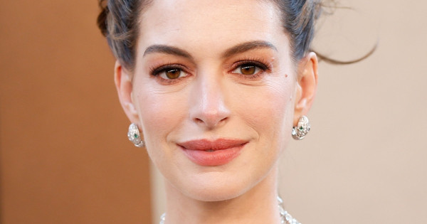 Borítókép: Van, amit sosem akarnak újra látni: a nézők szerint ez Anne Hathaway legrosszabb és legjobb filmje