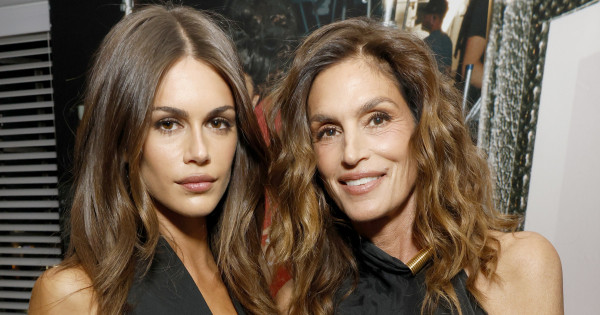 Borítókép: Cindy Crawford lánya bizarr titkot árult el: gyerekként ördögűzést végeztek rajta
