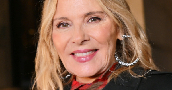 Borítókép: Kim Cattrall 70 évesen is bomba formában van: mutatjuk, mire esküszik a színésznő