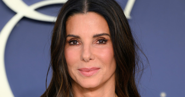 Borítókép: Sandra Bullock új tetoválással tiszteleghet elhunyt szerelme előtt