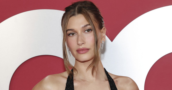 Borítókép: Hailey Bieber bemutatja: ez a filléres alapdarab lehet 2026 őszének legkényelmesebb trendje