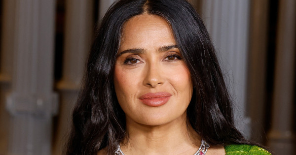 Borítókép: Salma Hayek 60 éves lett, és meztelen fotókkal ünnepelt
