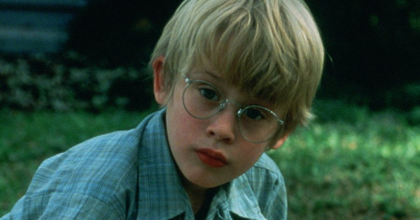 Borítókép: Több ezer méhet engedtek a 10 éves Macaulay Culkinra egy film kedvéért