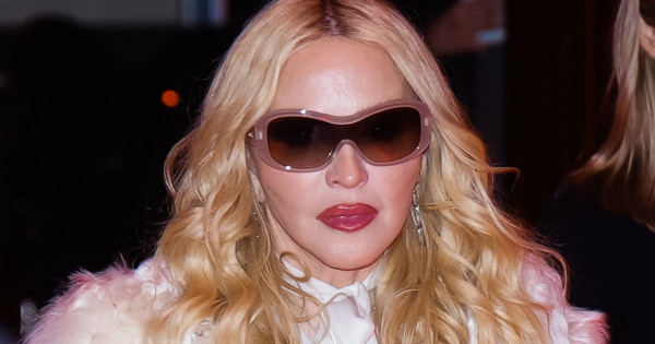 Borítókép: Madonna 23 év után visszatért a VMA színpadára: 68 évesen falatnyi bőrshortban lépett fel - FOTÓ