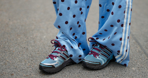 Borítókép: 4 sneakertrend, amiért minden stílusos nő megőrül 2026 őszén - van köztük néhány meglepetés!