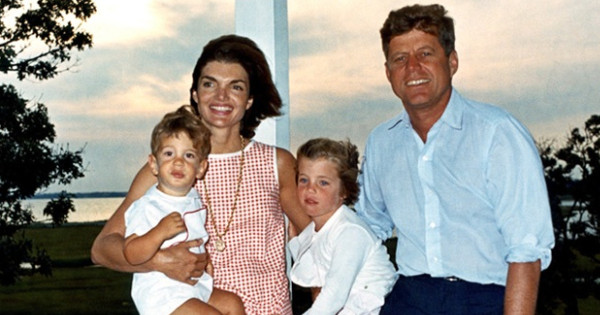 Borítókép: Jackie Kennedy nem is volt JFK első felesége? Megdöbbentő állítás látott napvilágot
