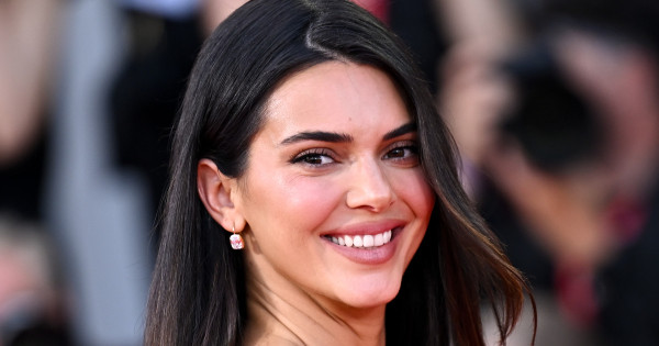 Borítókép: Kendall Jenner erre a szérumra esküszik, ha kipirosodik a bőre