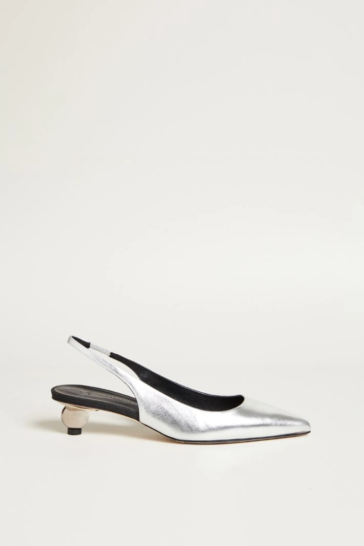 Extrém sarkú slingbacks
